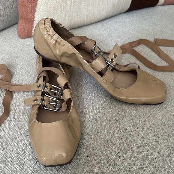 Chic Beige Women's Ballet Flats with Straps - Picture 1 of 3